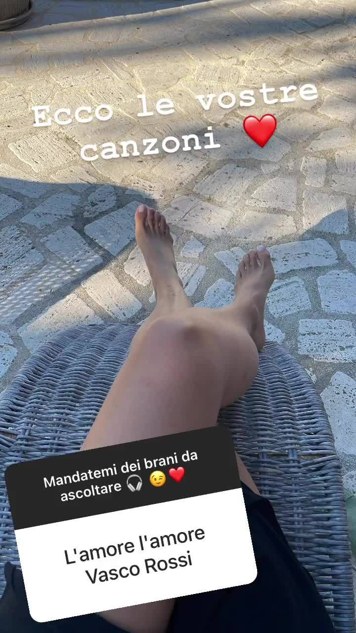 Elisa Isoardi Feet